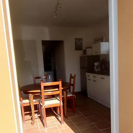 Les Pierres Levées