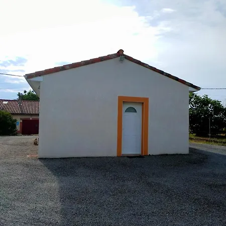 Les Pierres Levées